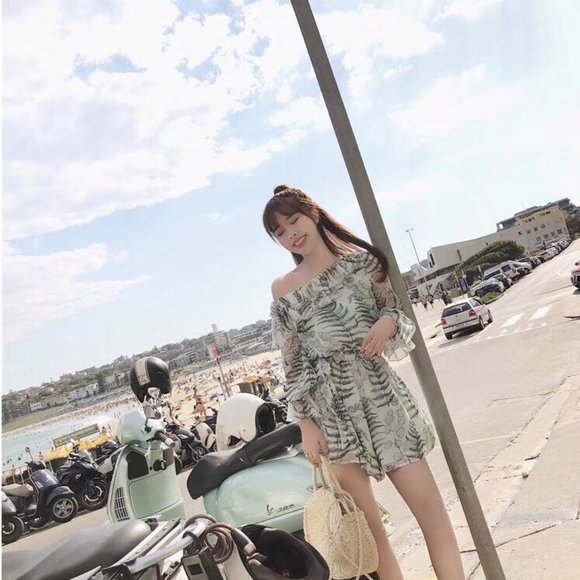 Off Shoulder Chiffon Jumpsuit Short Leaf patterned - Picture 1 of 7